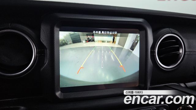 Jeep Wrangler 2018 — photo 16