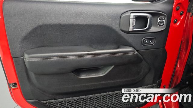 Jeep Wrangler 2018 — photo 18