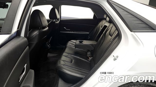 Hyundai AVANTE 2023 — photo 12