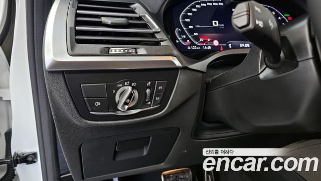 BMW X4M 2025 — photo 16