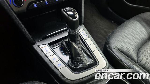 Hyundai AVANTE 2016 — photo 9