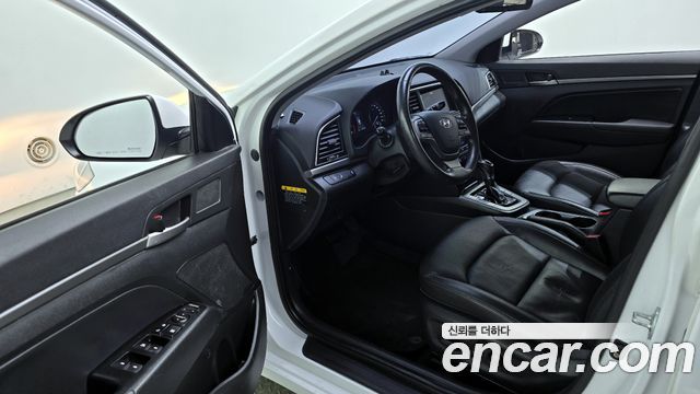Hyundai AVANTE 2016 — photo 10