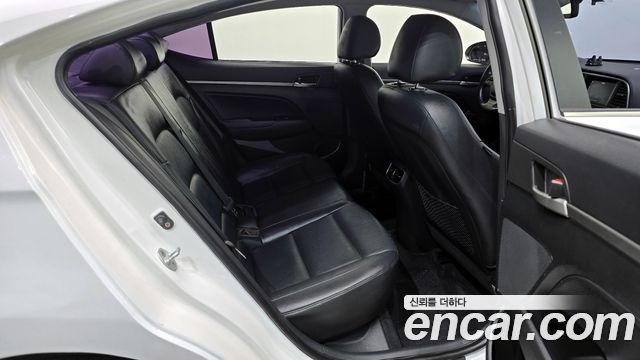 Hyundai AVANTE 2016 — photo 13