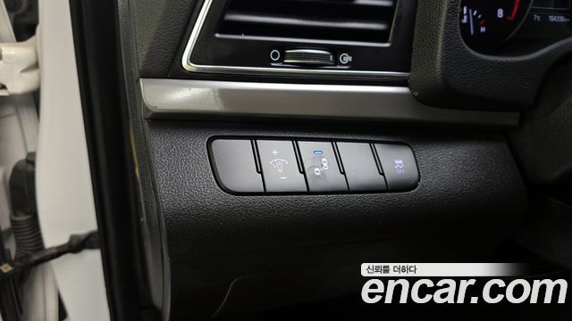 Hyundai AVANTE 2016 — photo 15