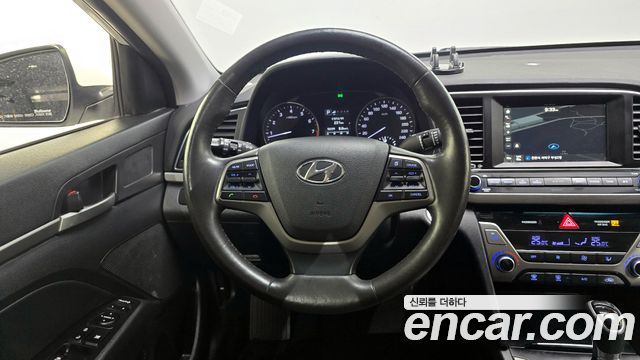 Hyundai AVANTE 2016 — photo 16