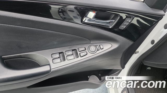 Hyundai Sonata 2011 — photo 14