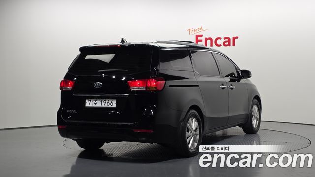 Kia Canival 2017 — photo 2