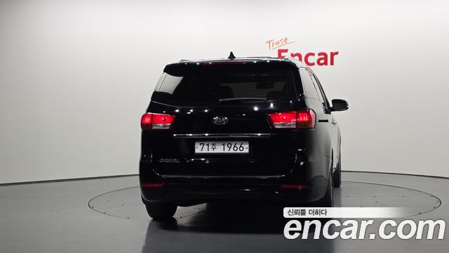 Kia Canival 2017 — photo 4
