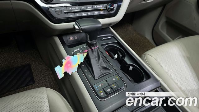 Kia Canival 2017 — photo 9