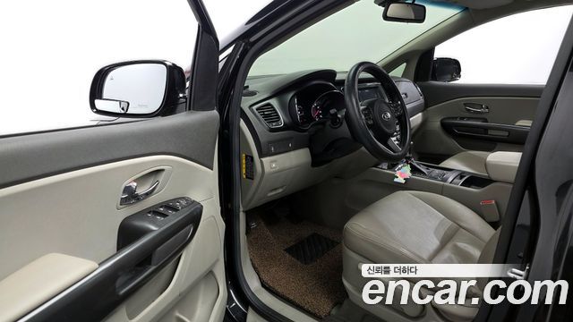Kia Canival 2017 — photo 10