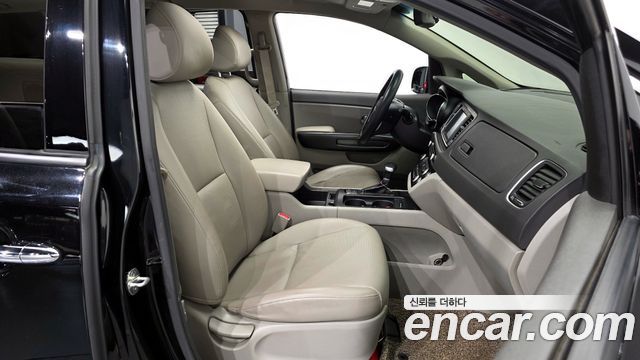 Kia Canival 2017 — photo 11