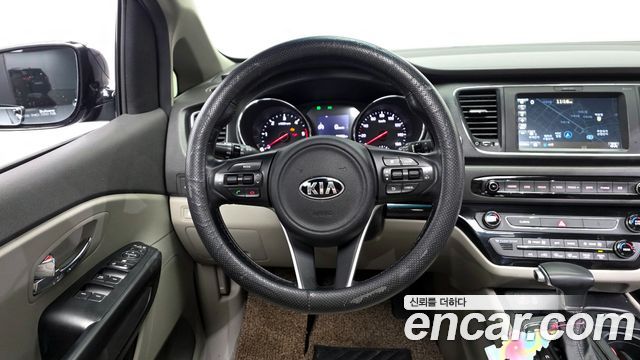 Kia Canival 2017 — photo 13