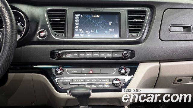 Kia Canival 2017 — photo 14