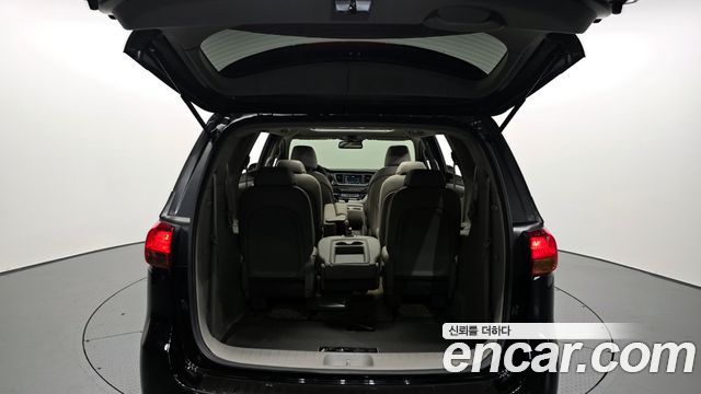 Kia Canival 2017 — photo 20
