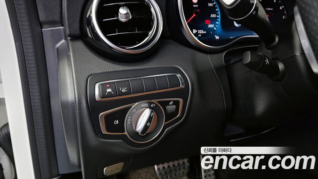 Mercedes-Benz C-Class 2020 — photo 16