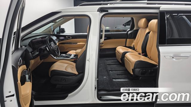 Kia Canival 2021 — photo 17