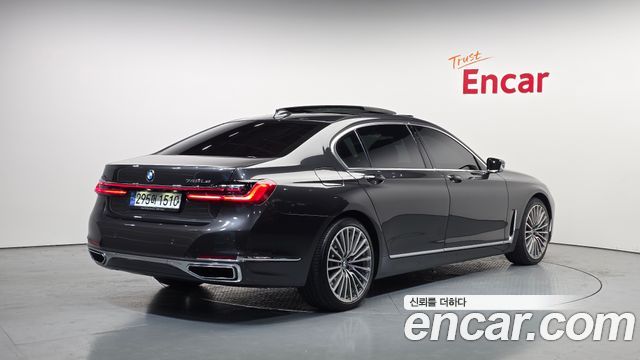 BMW 7-Series 2021 — photo 2