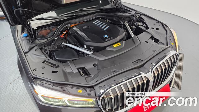 BMW 7-Series 2021 — photo 6