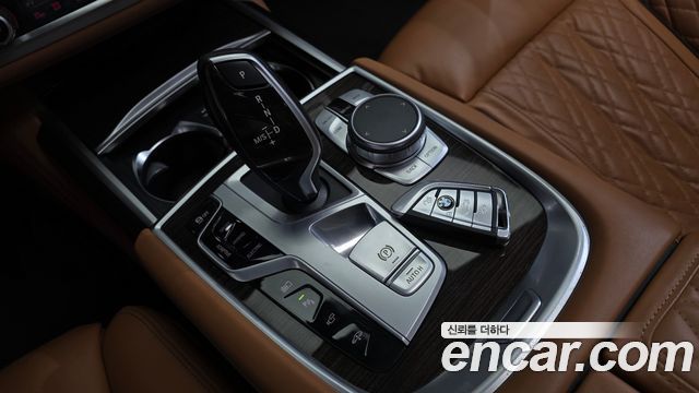 BMW 7-Series 2021 — photo 9