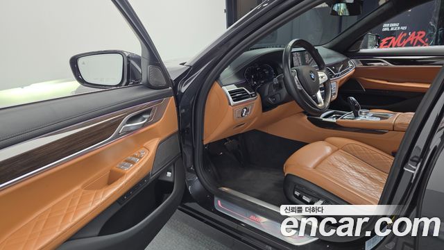 BMW 7-Series 2021 — photo 10