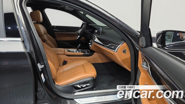 BMW 7-Series 2021 — photo 11