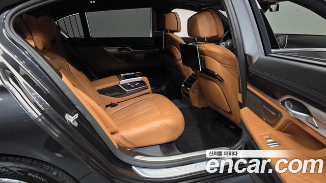 BMW 7-Series 2021 — photo 12
