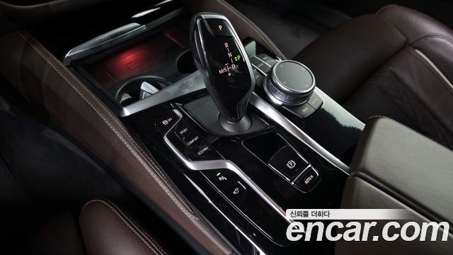 BMW 5-Series 2021 — photo 9