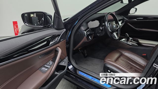 BMW 5-Series 2021 — photo 10