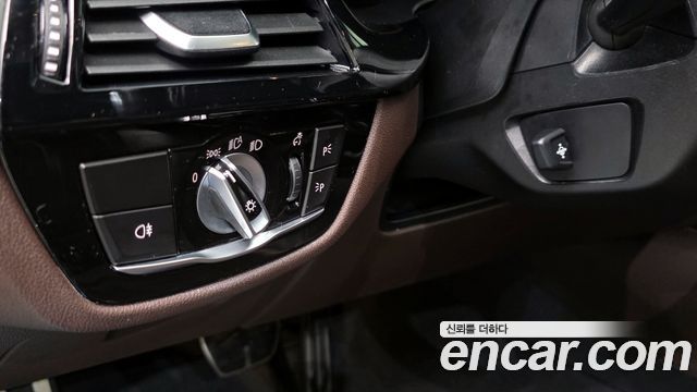 BMW 5-Series 2021 — photo 11
