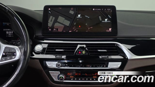 BMW 5-Series 2021 — photo 12