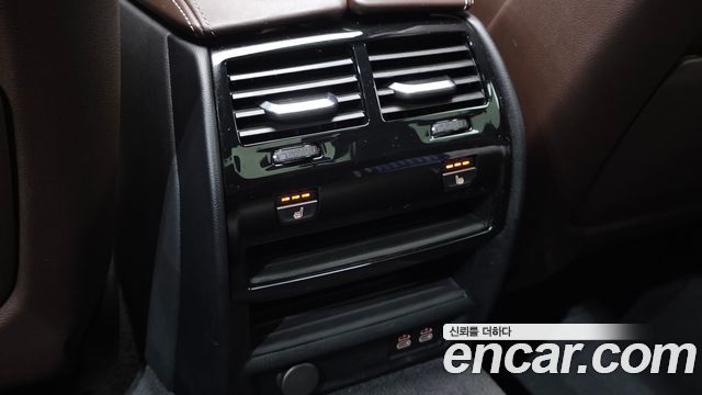 BMW 5-Series 2021 — photo 17