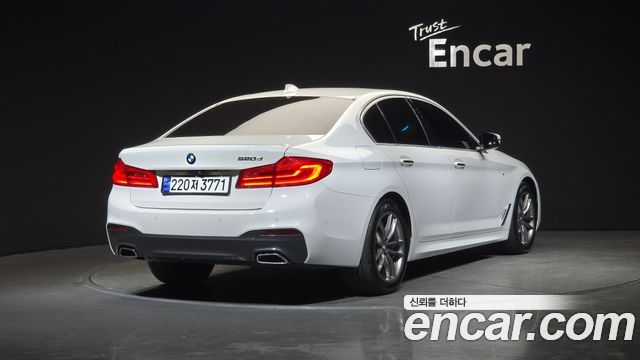 BMW 5-Series 2018 — photo 2
