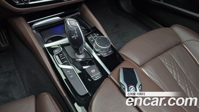 BMW 5-Series 2018 — photo 9