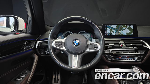 BMW 5-Series 2018 — photo 13