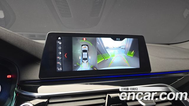 BMW 5-Series 2018 — photo 15