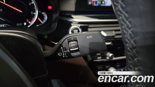 BMW 5-Series 2018 — photo 17