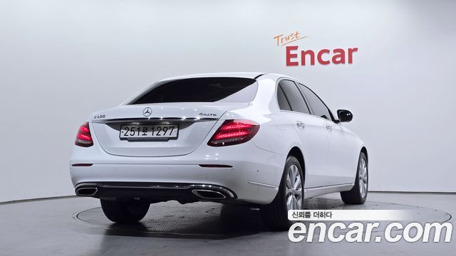 Mercedes-Benz E-Class 2020 — photo 2