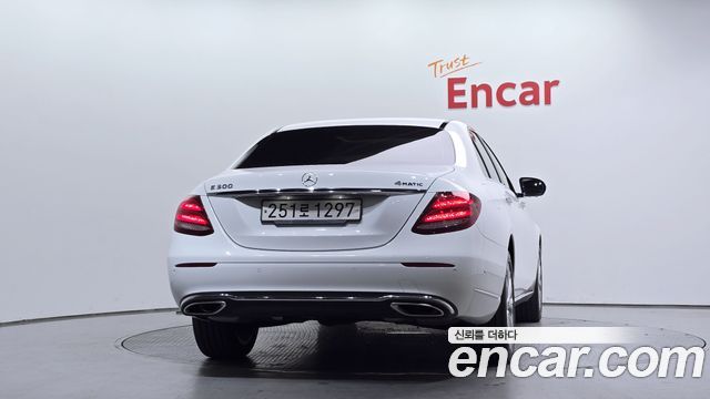 Mercedes-Benz E-Class 2020 — photo 4