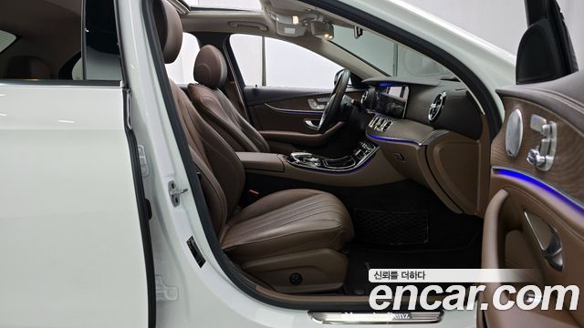 Mercedes-Benz E-Class 2020 — photo 10