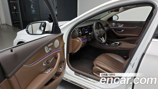 Mercedes-Benz E-Class 2020 — photo 11