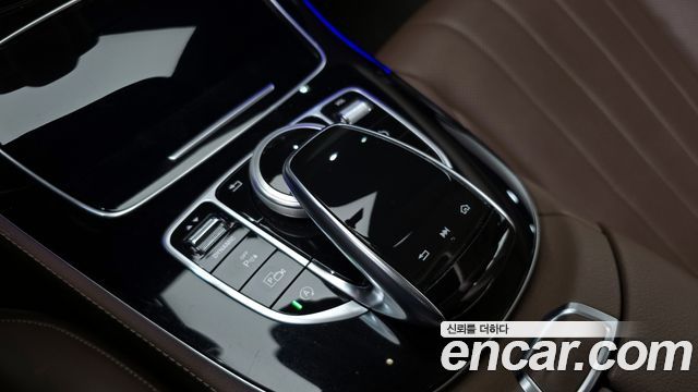 Mercedes-Benz E-Class 2020 — photo 16