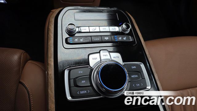 Genesis G90 2019 — photo 17
