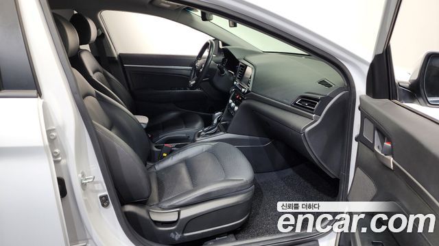 Hyundai AVANTE 2020 — photo 11
