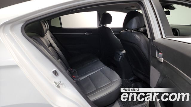 Hyundai AVANTE 2020 — photo 12