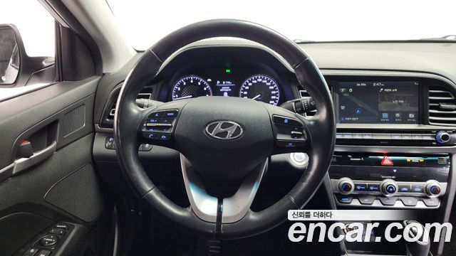 Hyundai AVANTE 2020 — photo 13