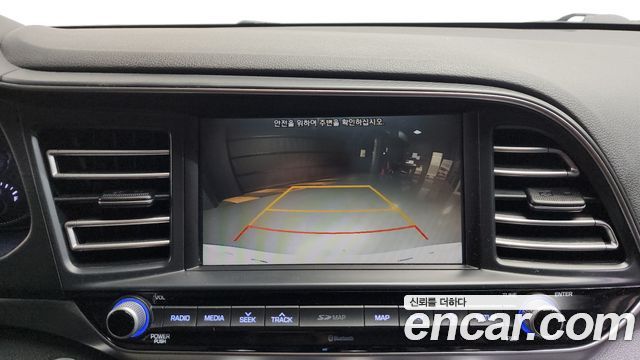 Hyundai AVANTE 2020 — photo 17