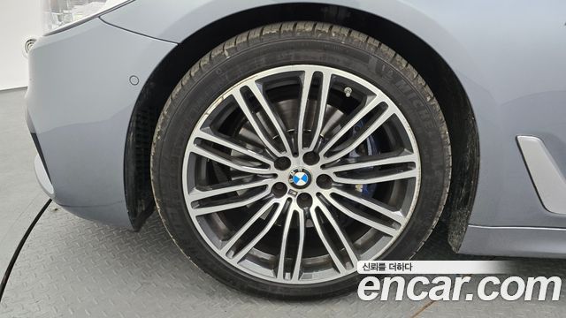 BMW 5-Series 2019 — photo 5