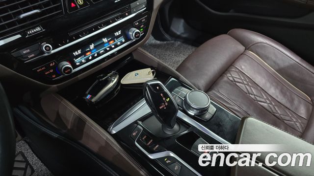 BMW 5-Series 2019 — photo 9