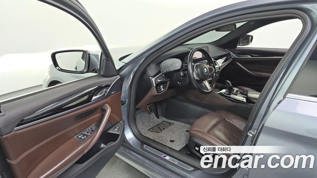 BMW 5-Series 2019 — photo 10