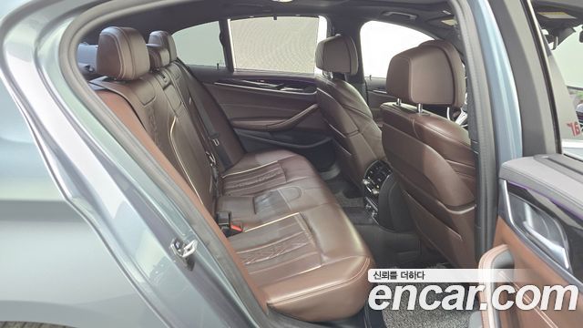 BMW 5-Series 2019 — photo 12